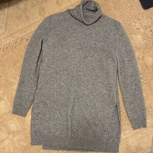 Theory 100% cashmere Sweater